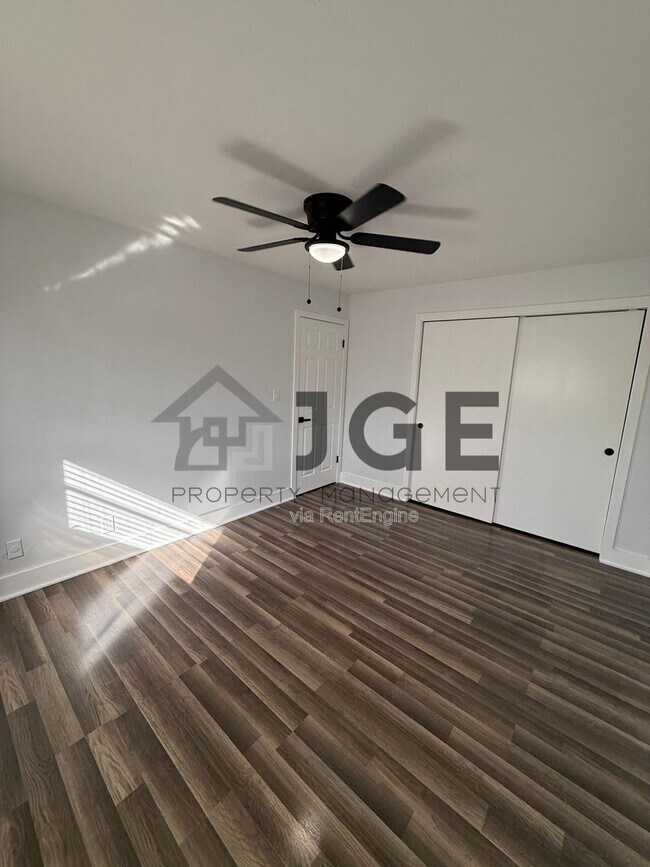 Building Photo - 810 Lake Shore Dr