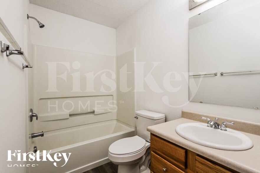 Building Photo - 12662 Courage Crossing