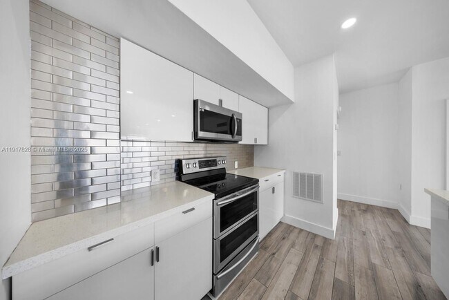 Building Photo - 13155 Ixora Ct