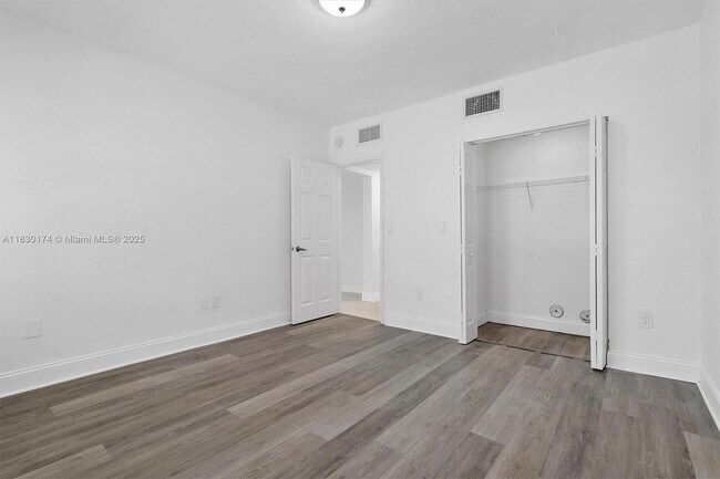Building Photo - 9745 Bay Harbor Terrace
