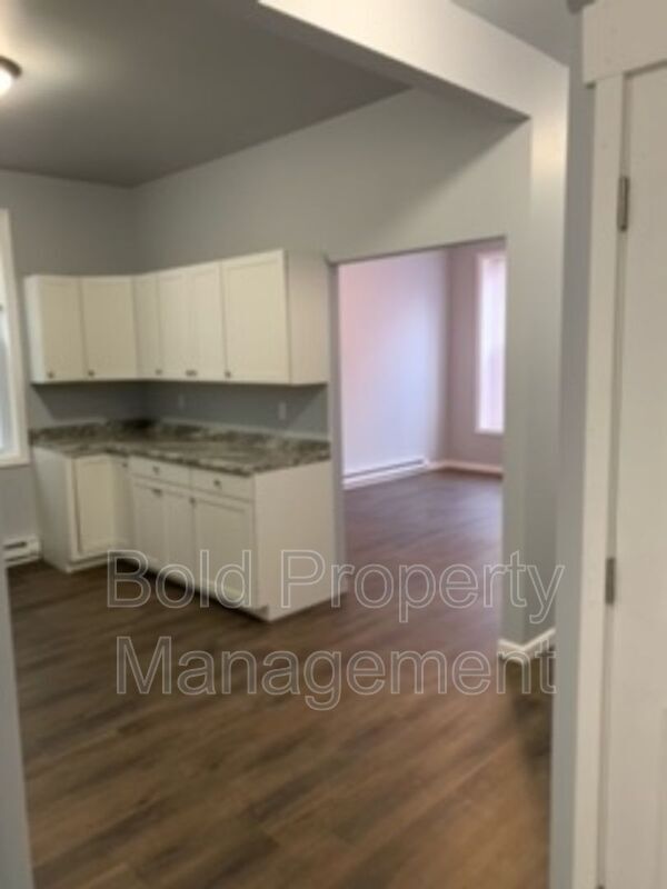 Building Photo - 910 Walnut St