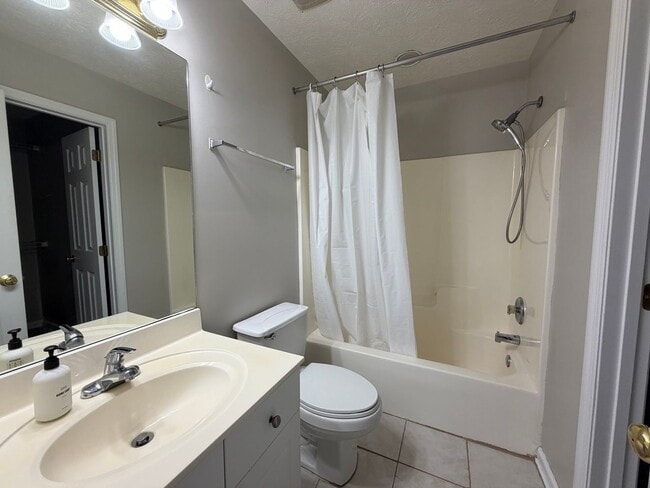 Building Photo - 1477 N. Donahue, Unit 3901