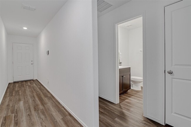 Building Photo - 1105 Wildflower St