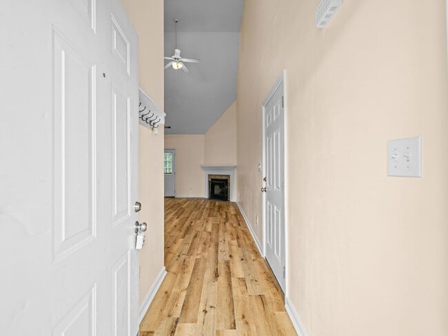 Building Photo - Aragona Village