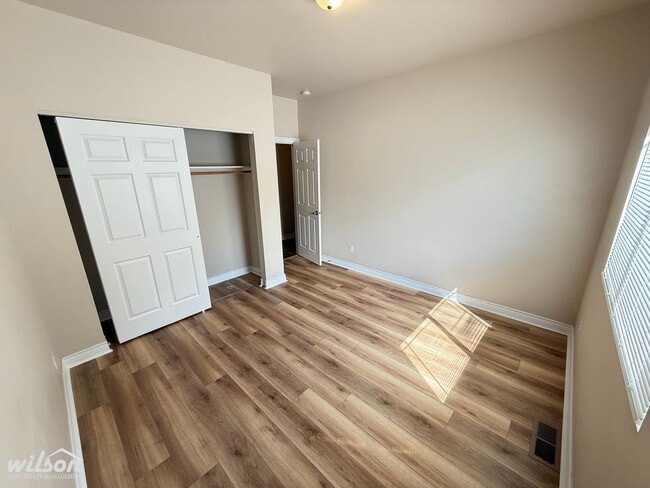 Building Photo - Spacious 3BR/2BA Duplex – Comfort Meets Co...