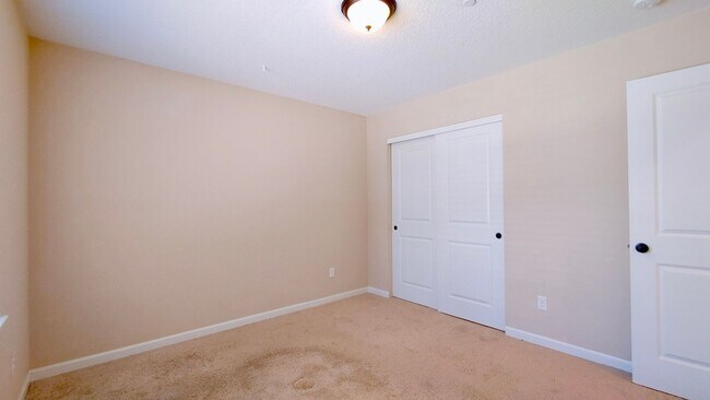 Building Photo - Beautiful Cedar Mills Home With An Easy Co...