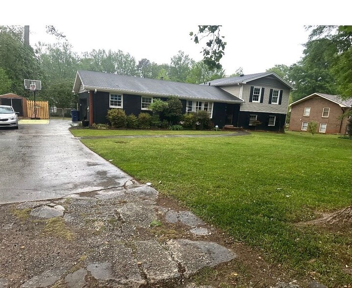 Building Photo - 3077 Laura Ln