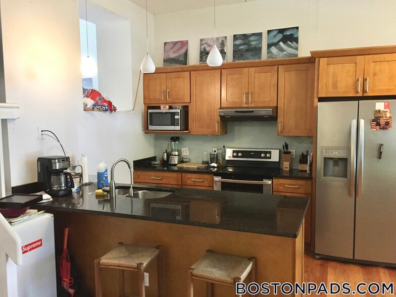 Building Photo - 22 Hayden St