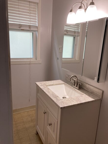 Building Photo - 444 Morris St