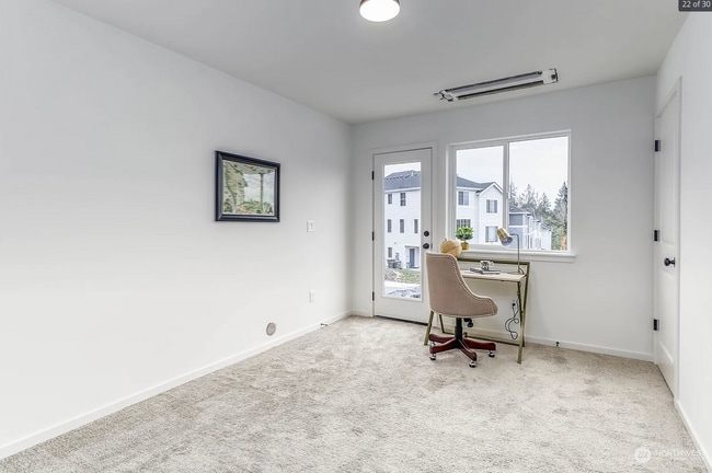 Building Photo - Beautiful, private 2 bed, 2.5 bath townhou...