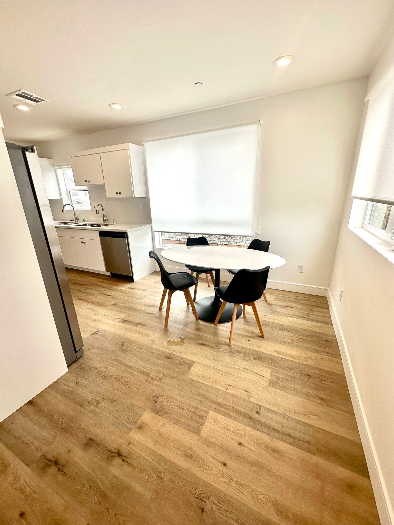 Building Photo - 1543 W 37th Pl