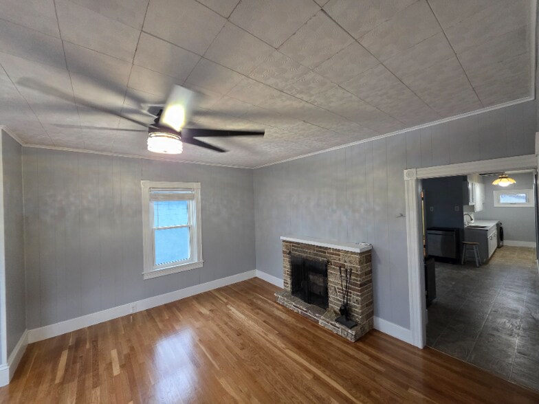 Building Photo - 11 Shamrock St