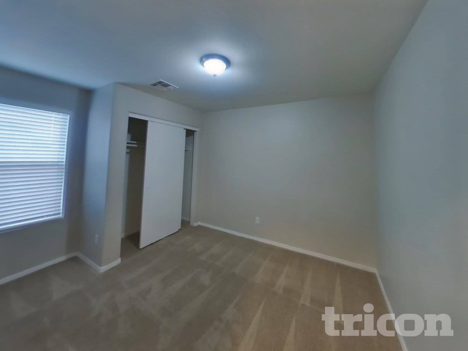 Building Photo - 4005 E La Salle St