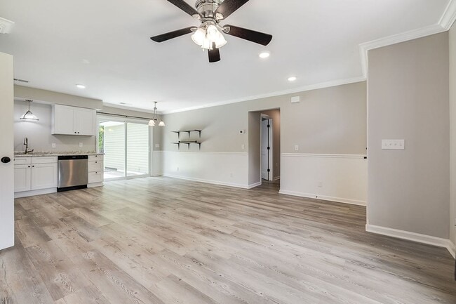 Building Photo - Freshly Painted 4 Bed Home on Huge Lot wit...