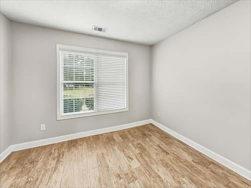 Building Photo - 2052 Bay Ct