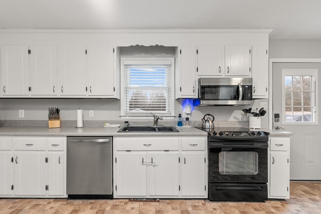 Building Photo - 3012 Fielding Rd