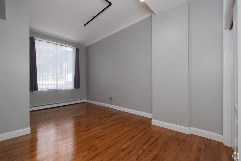 Building Photo - 954-960 Chapel St