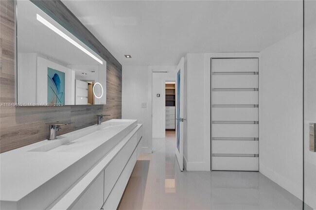 Building Photo - 5555 Collins Ave