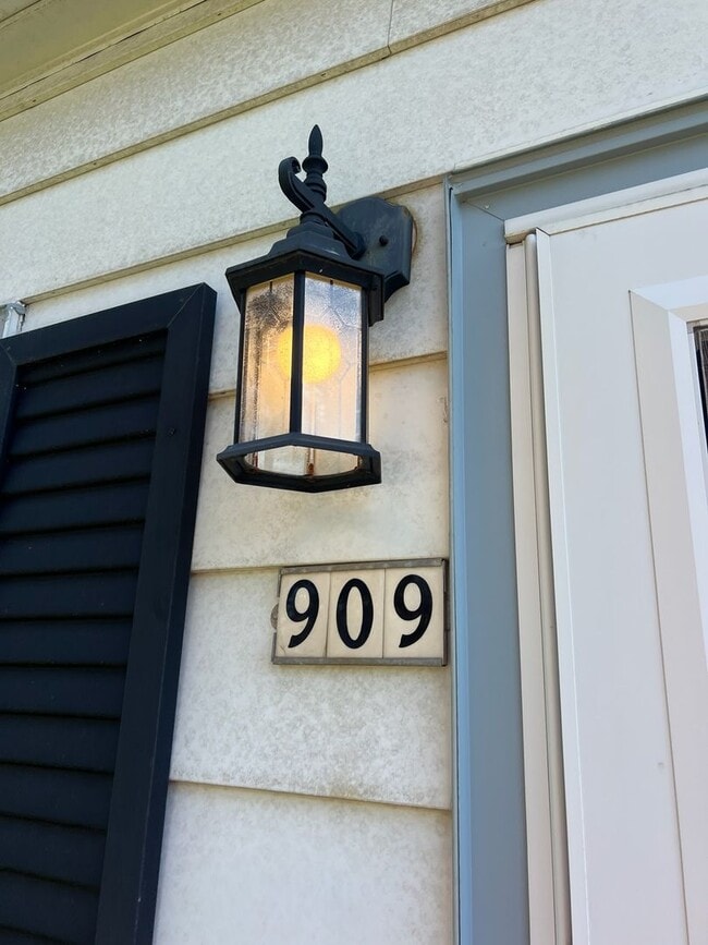 Building Photo - Large 3BR Single Family in St. Francis!!