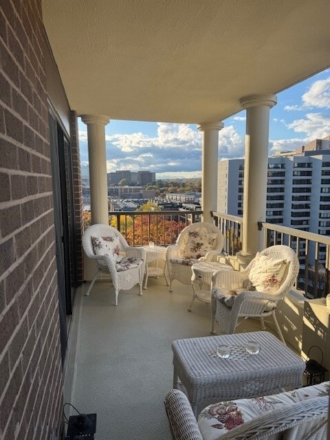 Building Photo - 1600 N Oak St