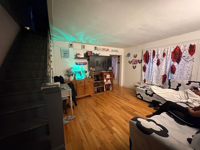 Building Photo - Fantastic 4 Bedroom Single Family House for Rent in Asbury Park!