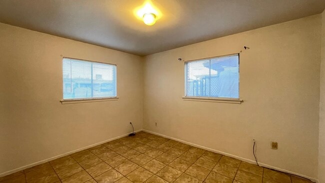 Building Photo - 9224 Montgomery Dr