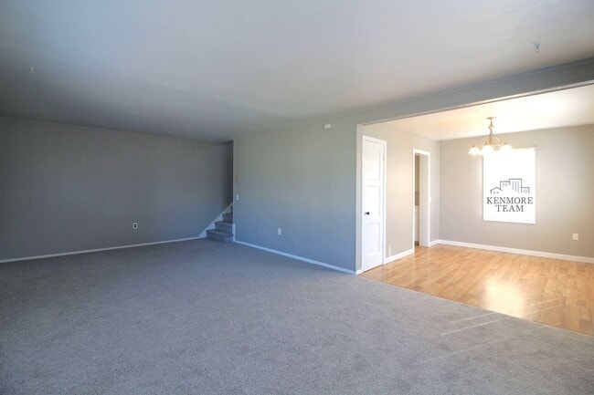 Building Photo - 3 Bedroom, 2 Bath Duplex in Central Richland