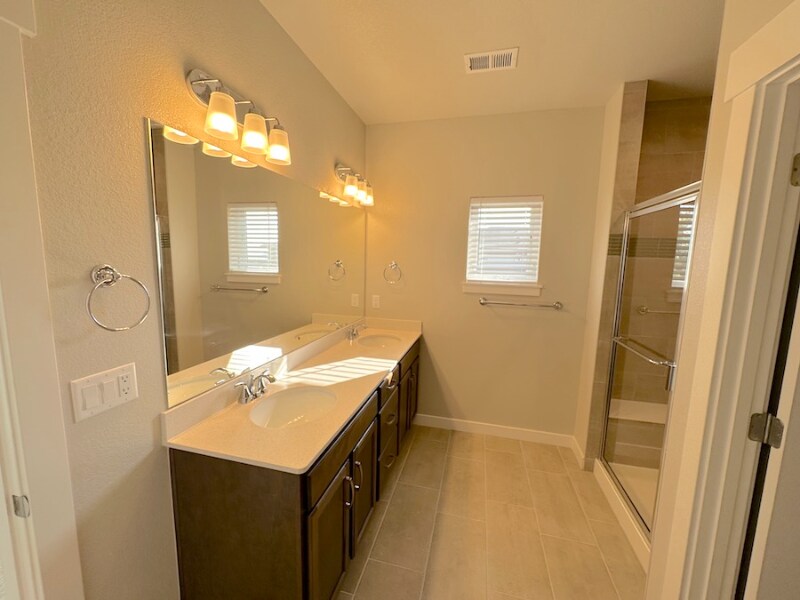 Building Photo - 844 Schlagel St