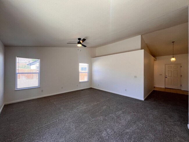 Building Photo - 3 bedroom Fernley home in Donner Trails, F...