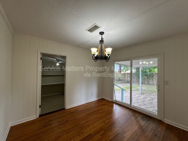 Building Photo - 3543 Bayou Blvd