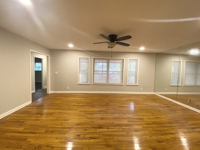 Building Photo - Single-family home on Hilton Head Island w...