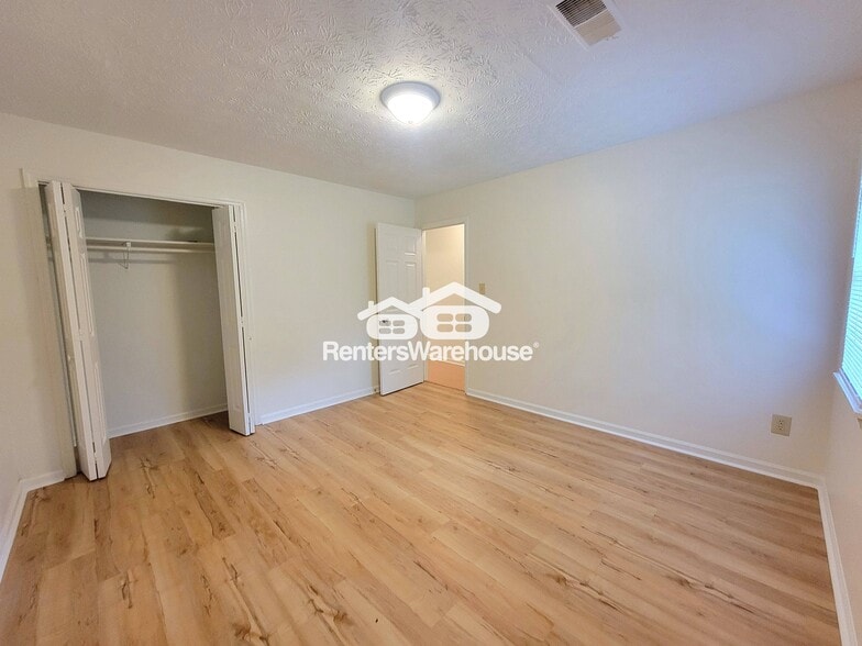Building Photo - 270 S Jeff Davis Dr
