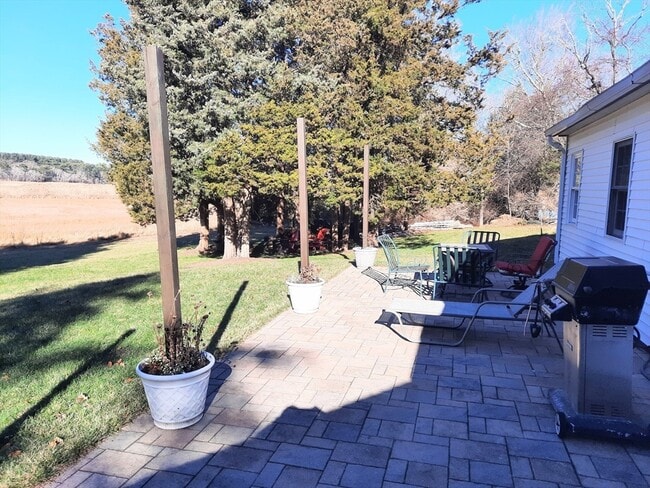 Building Photo - 21 Anderson Dr