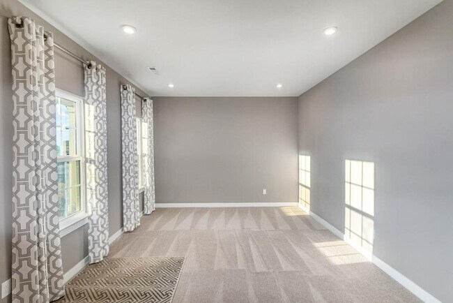 Building Photo - 4003 Bluebell Ln