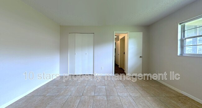 Building Photo - 31211 Stoney Brook Dr
