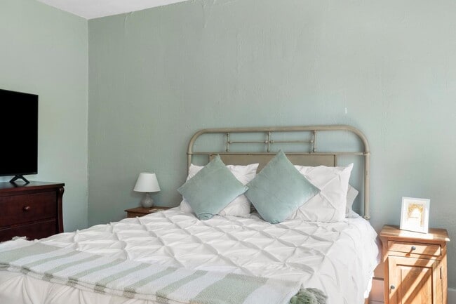 Building Photo - 56 Gadsden St