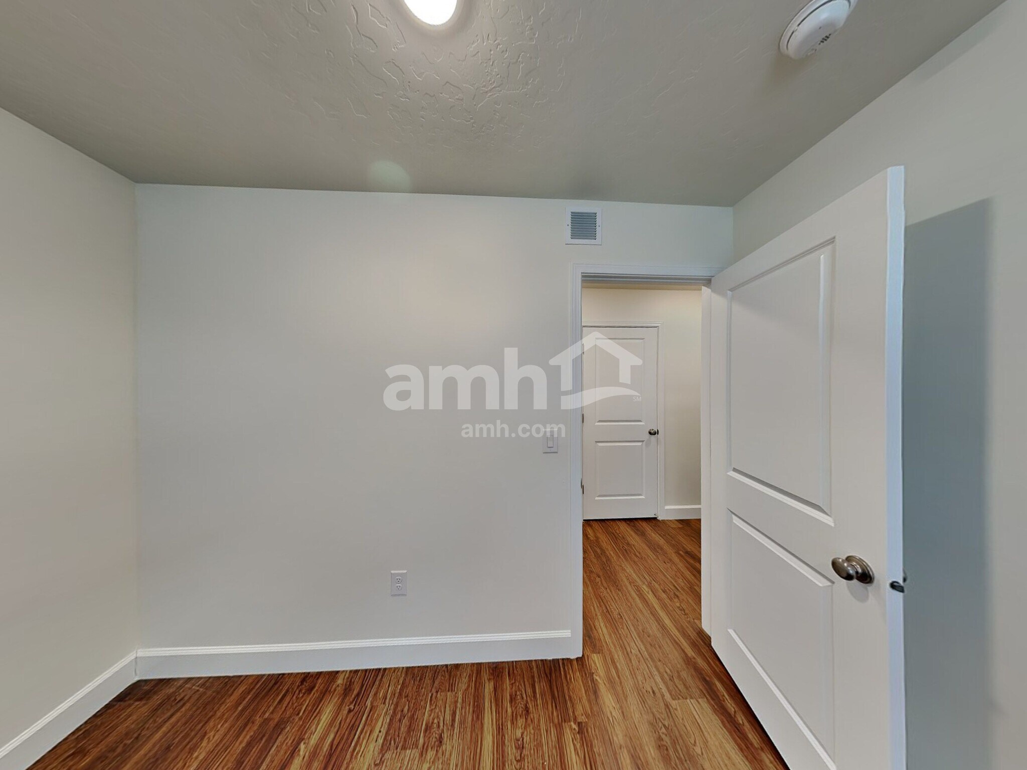 Building Photo - 6776 Silver Creek Dr