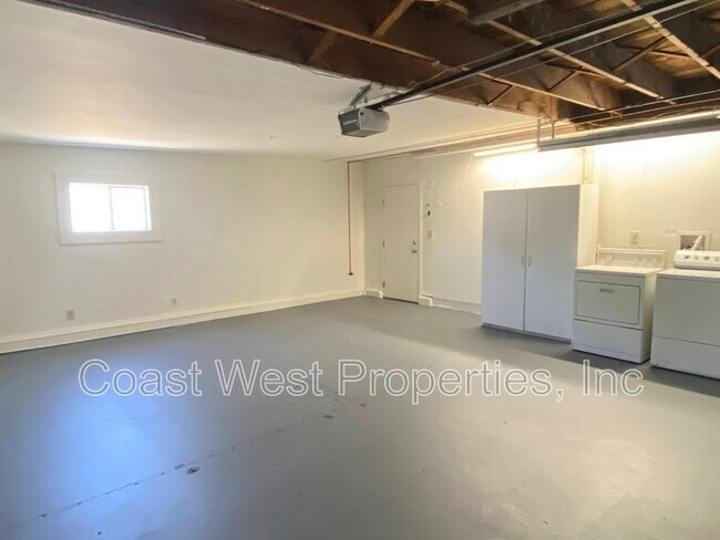 Building Photo - 9161 Huntington Ave