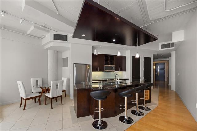 Building Photo - 2600 W 7th St