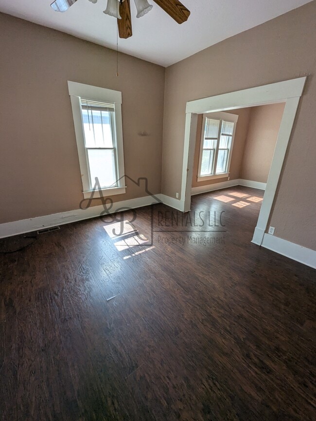 Building Photo - 115 W Monroe St