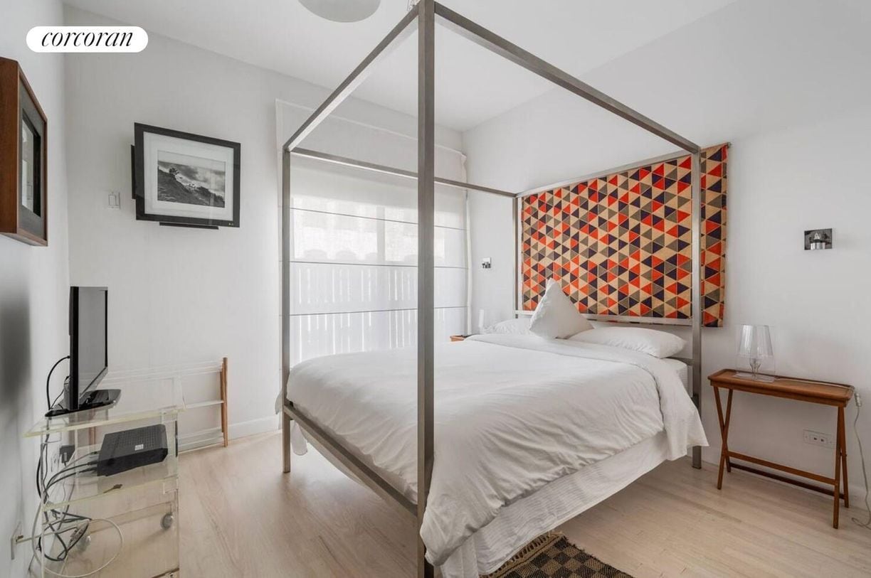 Building Photo - 460 W Broadway