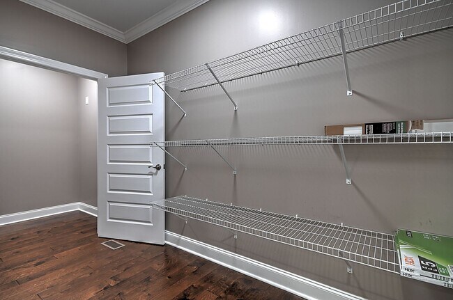 Building Photo - 4 Bedroom / 2.5 Bath Home  Kingsport, TN