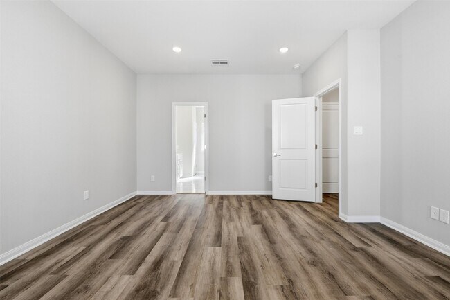 Building Photo - 9912 A Clark Rd