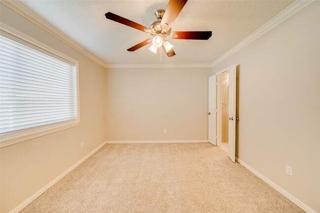 Building Photo - 702 Dixie Dr