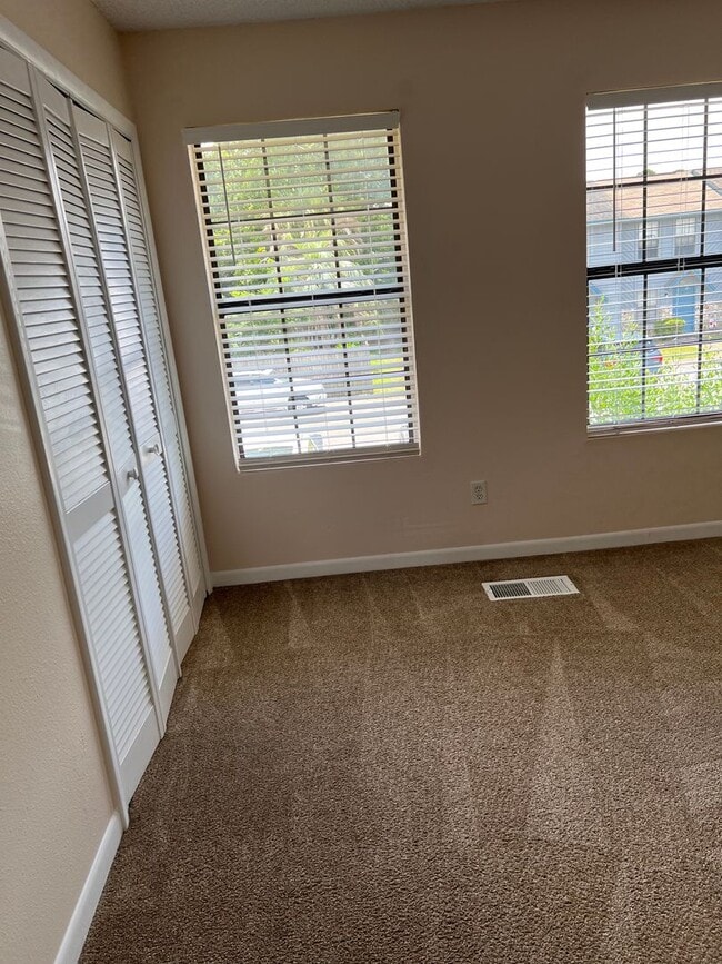 Building Photo - POOL-VIEW/ ACCESS - 2 Bedroom 1.5 Bath Tow...