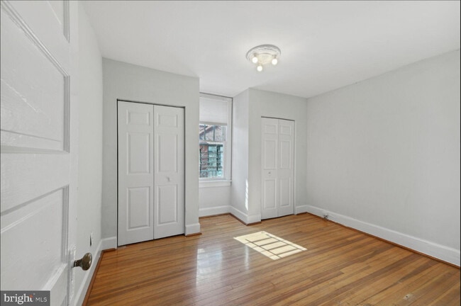 unit 204 - 115 S Patrick St