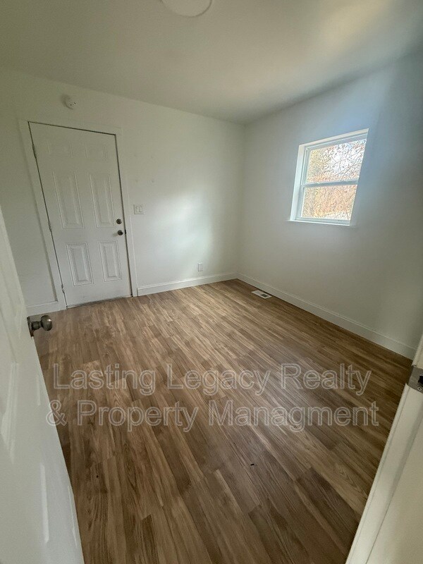 Building Photo - 325 Jackson St