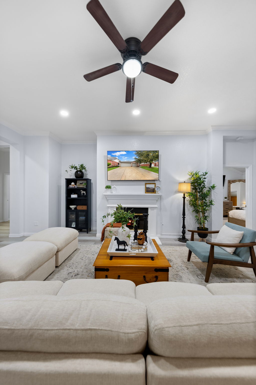 Building Photo - 4835 Crown Dr