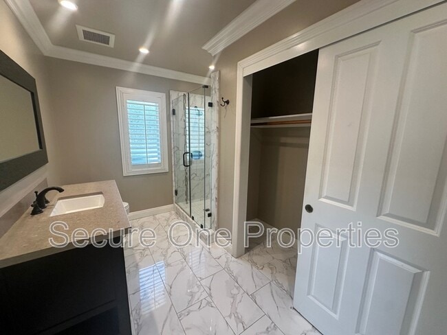 Building Photo - 1695 Berkshire Dr