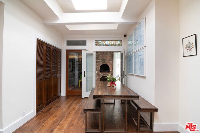 Building Photo - 106 N Citrus Ave